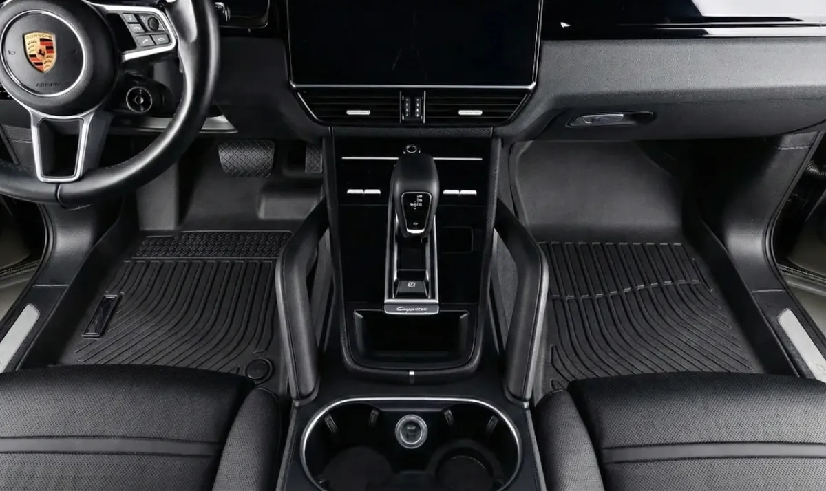Interior com o tapete PisoGuard (depois)